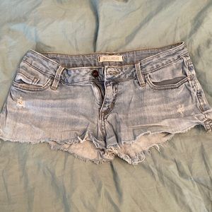 Bullhead size 3 light blue short